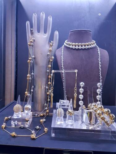Collares